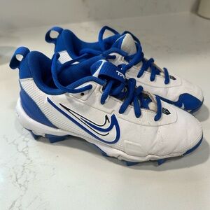 Nike Kids White and Blue baseball cleats